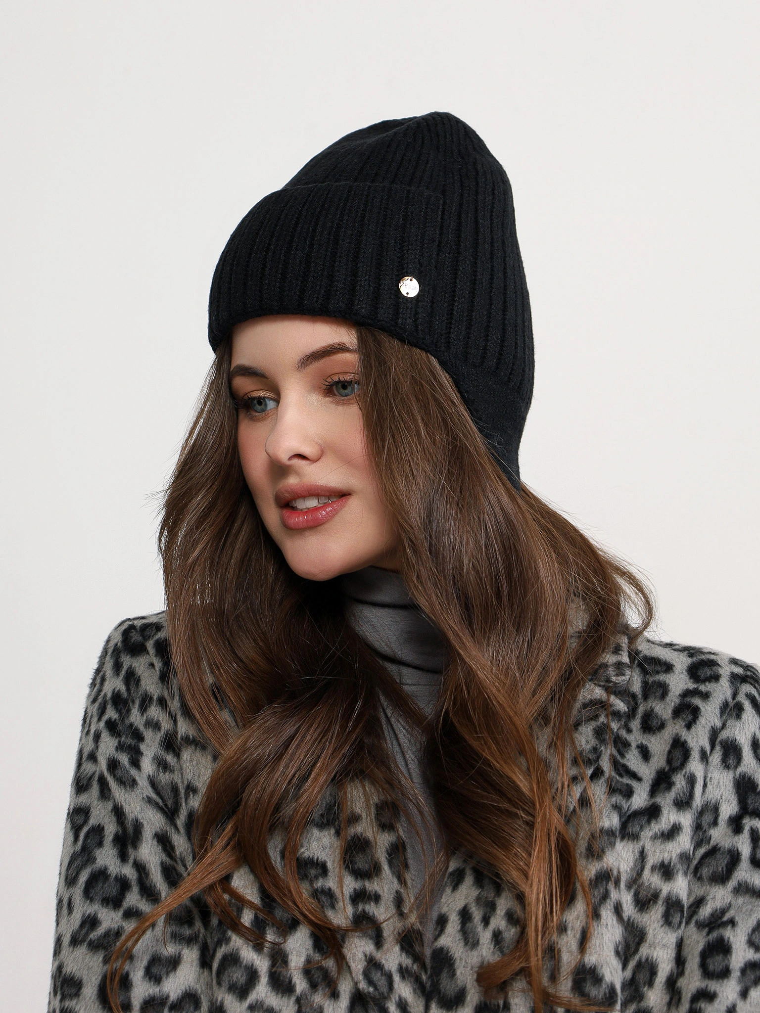 Шапка-ушанка из шерсти с акрилом с отворотом в ассортименте